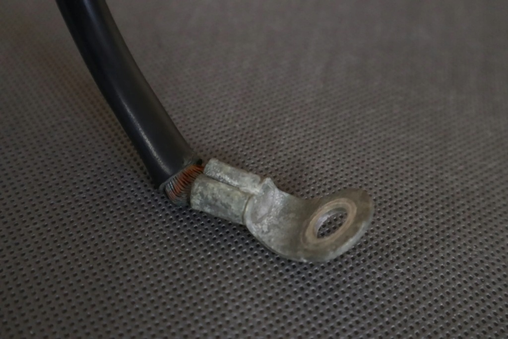 фото №3, Mercedes slk r171 клема minu мінусова масова маса 2035400031