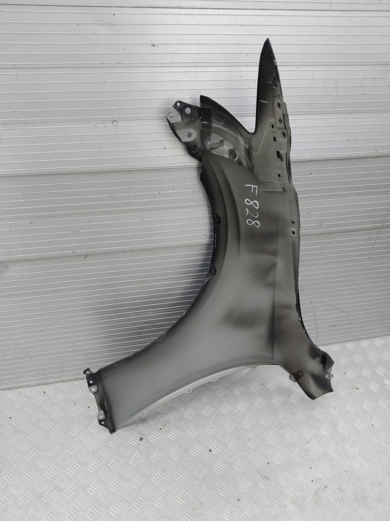 B701/f696/f821/f828 lexus is250 is220 2006- 2008 крило правий Зі Шроту