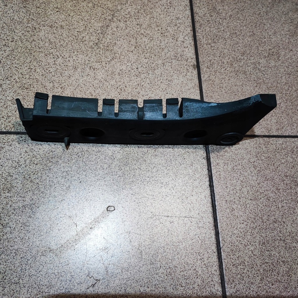 фото №1, Напрямна бампера лівий перед audi a6 c5 оригінал 97-04