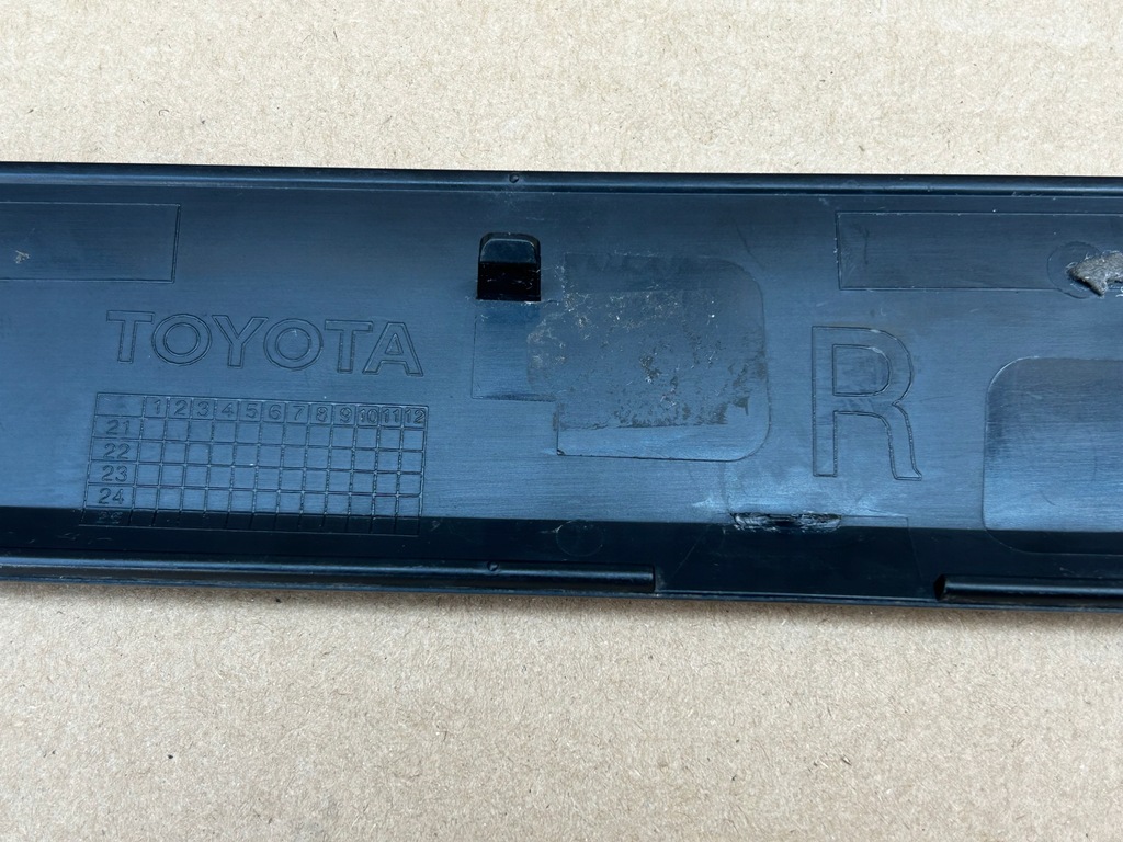 фото №8, Toyota yaris iii права молдинг двері