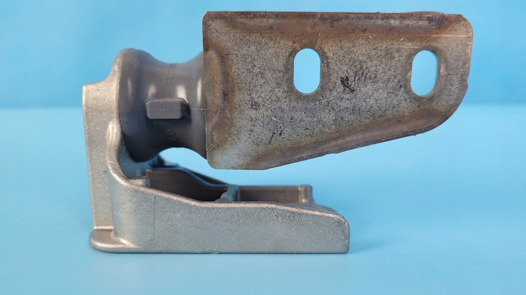 фото №11, Mercedes w206 2.0 cdi кронштейн подушка глушителя a2064903902 a2064920800