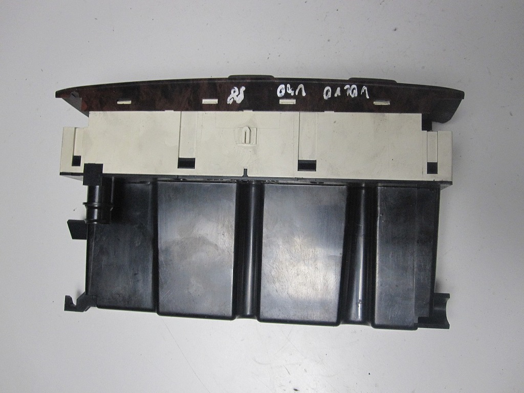 фото №9, Панель кондиционера volvo v40 98r