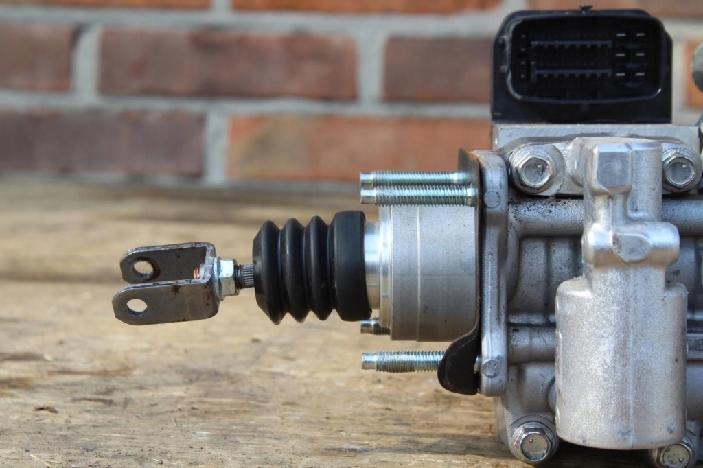 Насос гальмівна підсилювач гальм головний циліндр lexus ux 250h 2021 uk Київ