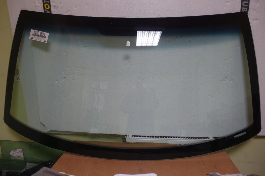 фото №1, Стекло передняя dodge ram 2002