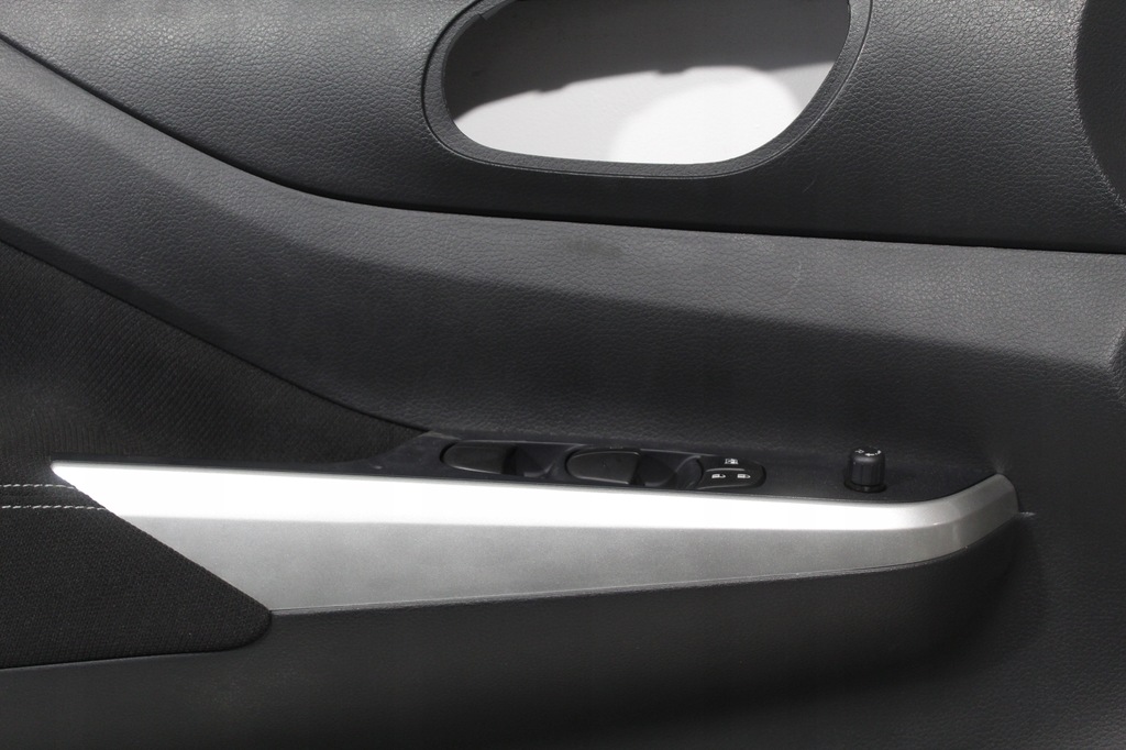 фото №2, Обшивка дверь левый перед renault alaskan