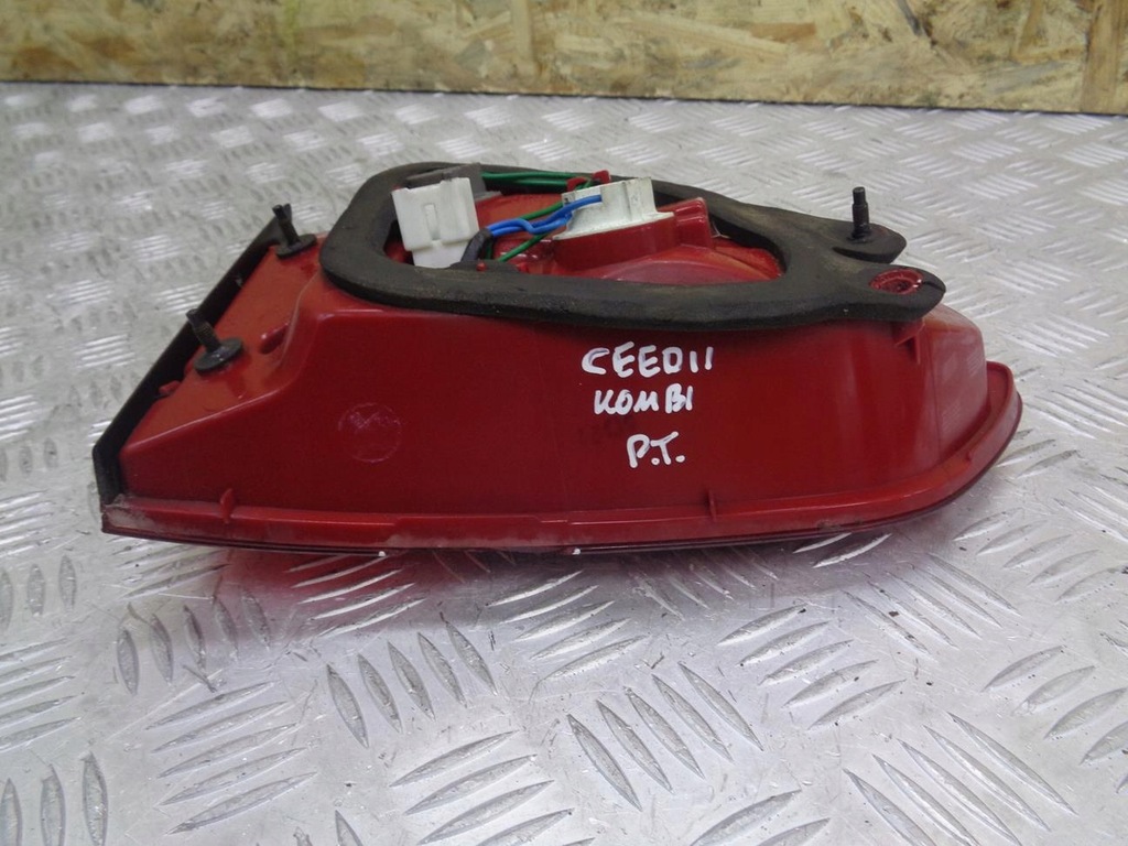 фото №6, Лампа правая задняя задняя w крышка kia ceed 2 ii kombi 12- 92404-a23 europa