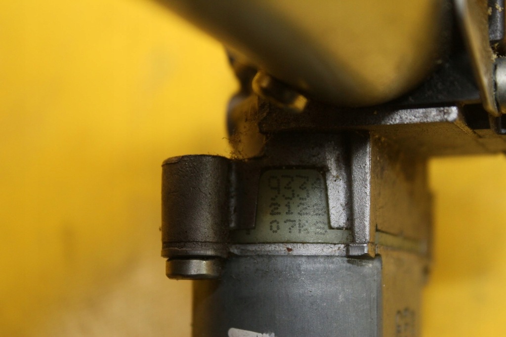 фото №9, Моторчик регулювання сидіння лівий перед e60 8321086