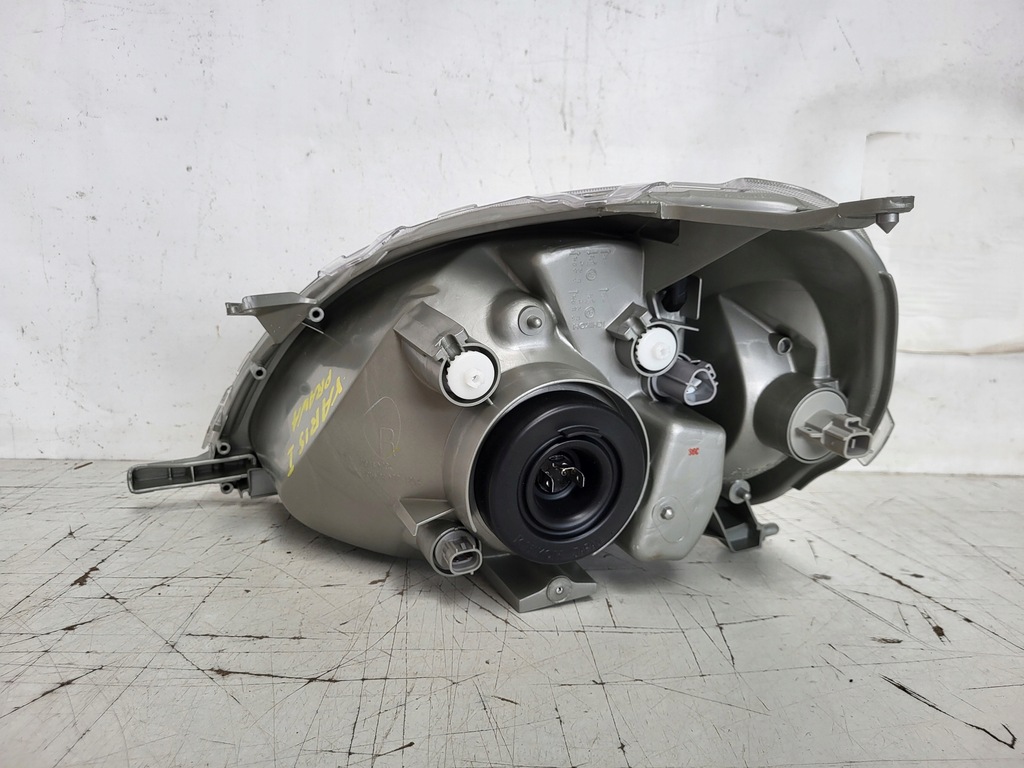 фото №8, Toyota yaris 99-05 правая лампа передняя перед