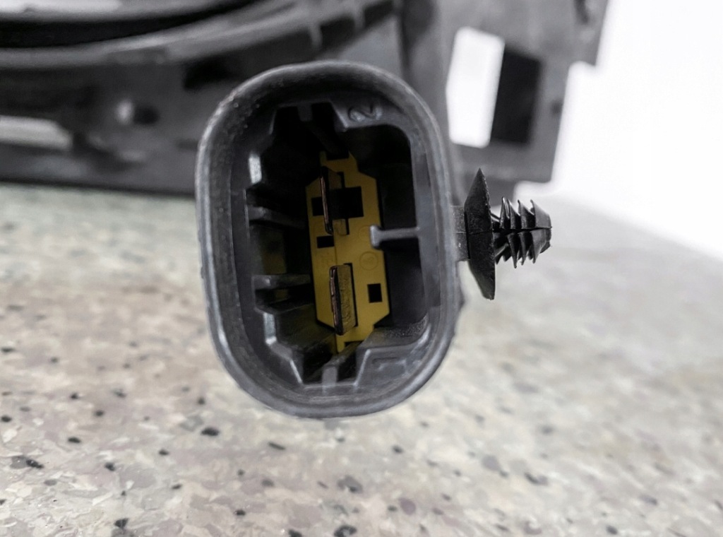 Радиатор воды кондиционер вентилятор citroen ds7 1.6 thp 2 контакты комплект в Украине