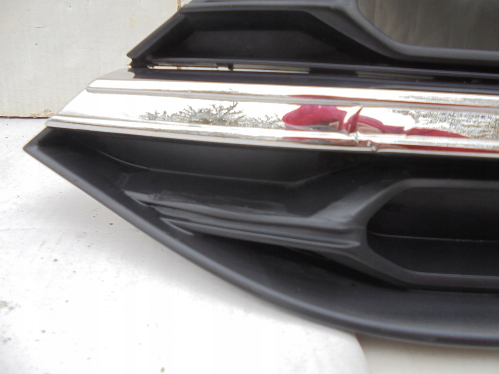 фото №4, Решётка радиатора решётка радиатора эмблема r vw t-roc 2ga 2ga853653h lift 21- gliwice slask