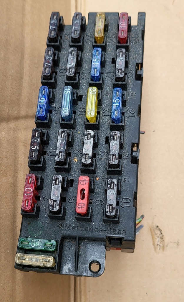 фото №1, Коробка запобіжників mercedes s klasa w140