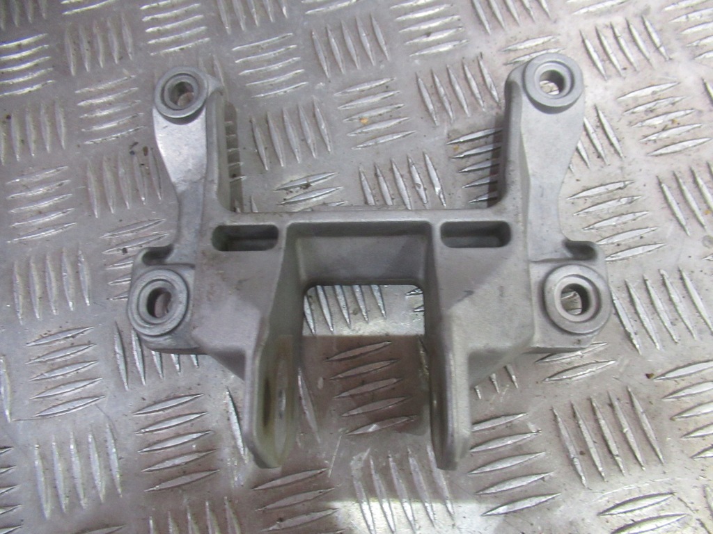 фото №1, Audi r8 spyder кронштейн кронштейн 420599288