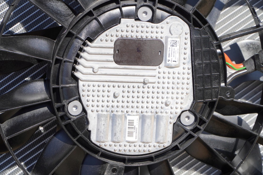 Радиатор радиатор 5a352f4 8843278 вентилятор 5a57750 bmw x5 g05 24r 50e Доставка