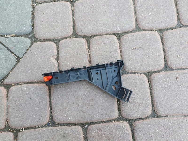 фото №1, Напрямна крила правий lift opel insignia 22798556