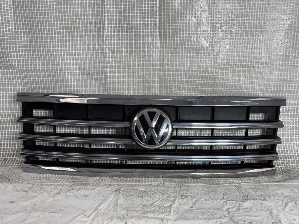 фото №1, Vw touareg ii 19- решётка радиатора