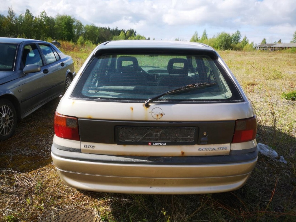 Opel astra коробка запобіжників 1997 1.7l 90450129 0831312 Ціна