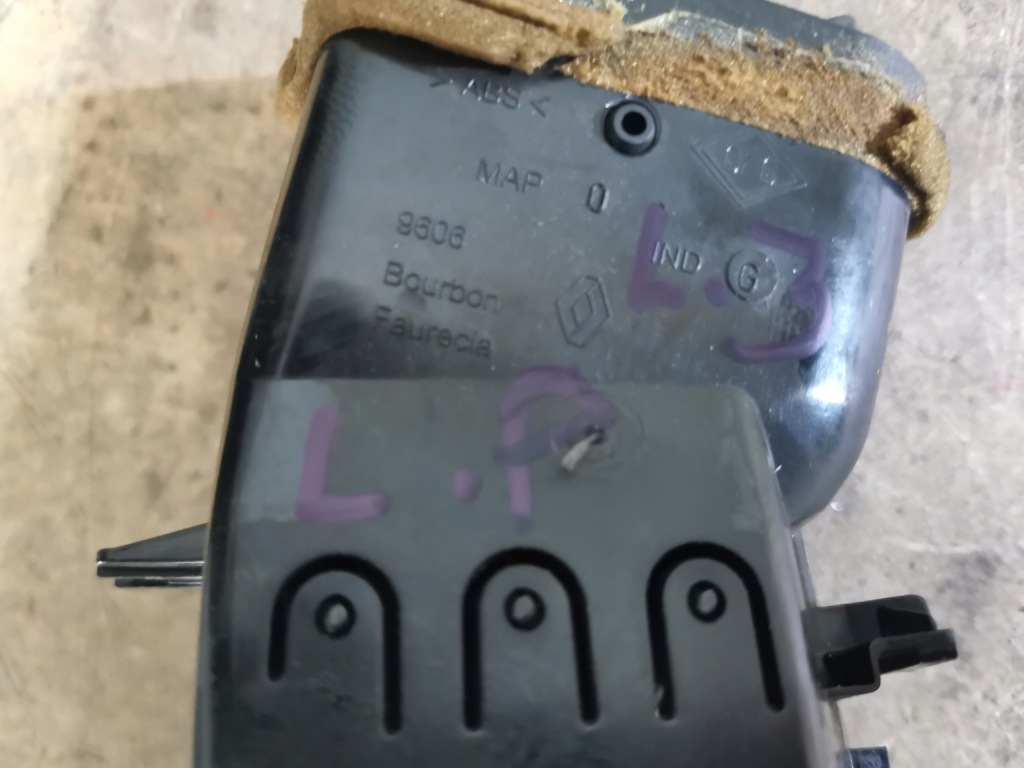 фото №2, Решётка обдув левая renault laguna iii