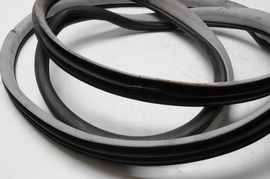 фото №4, Mercedes x164 прокладка дверь левый перед