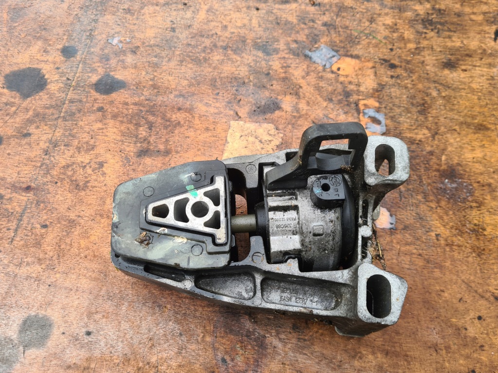 фото №1, Кронштейн подушка двигателя citroen c5 iii x7 3.0 hdi