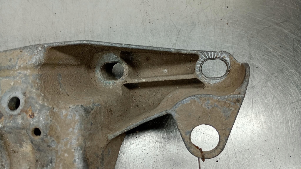 Кронштейн двигателя 4b0199351a vw passat b5 audi a4 b5 в Украине