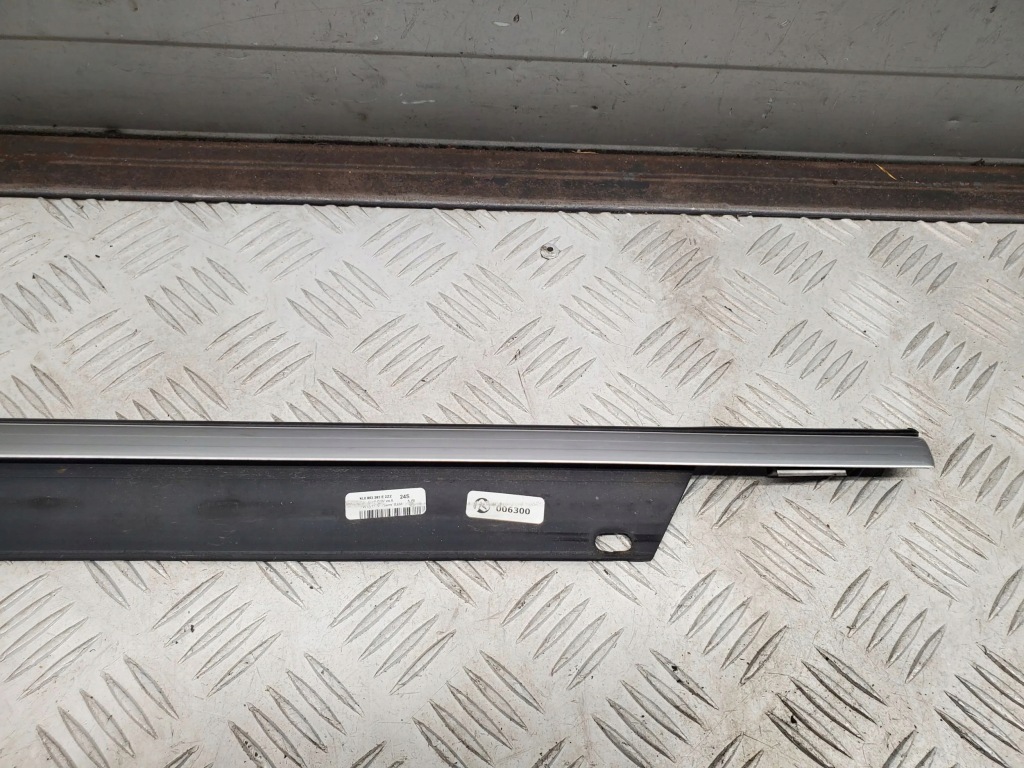 фото №6, Audi q7 4l 2015 ліва сторона молдинг / прокладка скло двері передніх