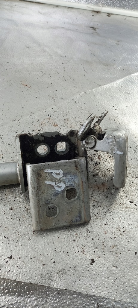 фото №3, Петля дверь правый перед renault clio iii 07r