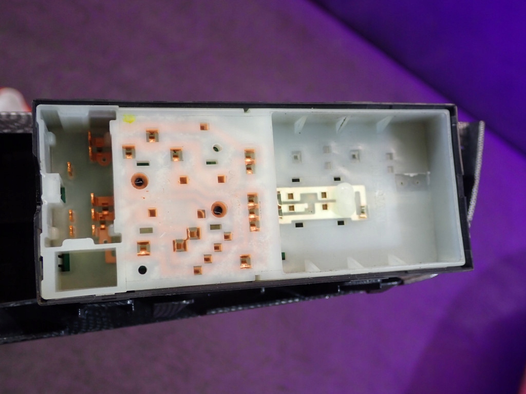 фото №6, Nissan tiida i hb 5d перемикач вікон блокування правий перед 80960em31a 8 pin