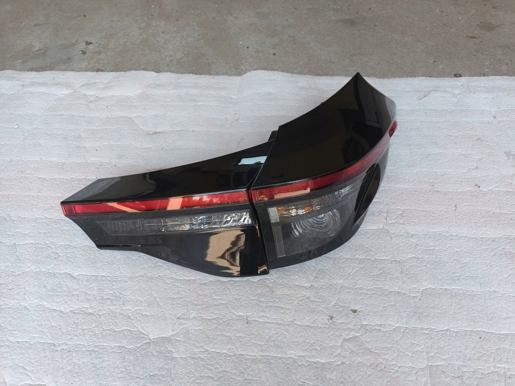 фото №1, Лампа правая задняя toyota yaris cross задняя правый