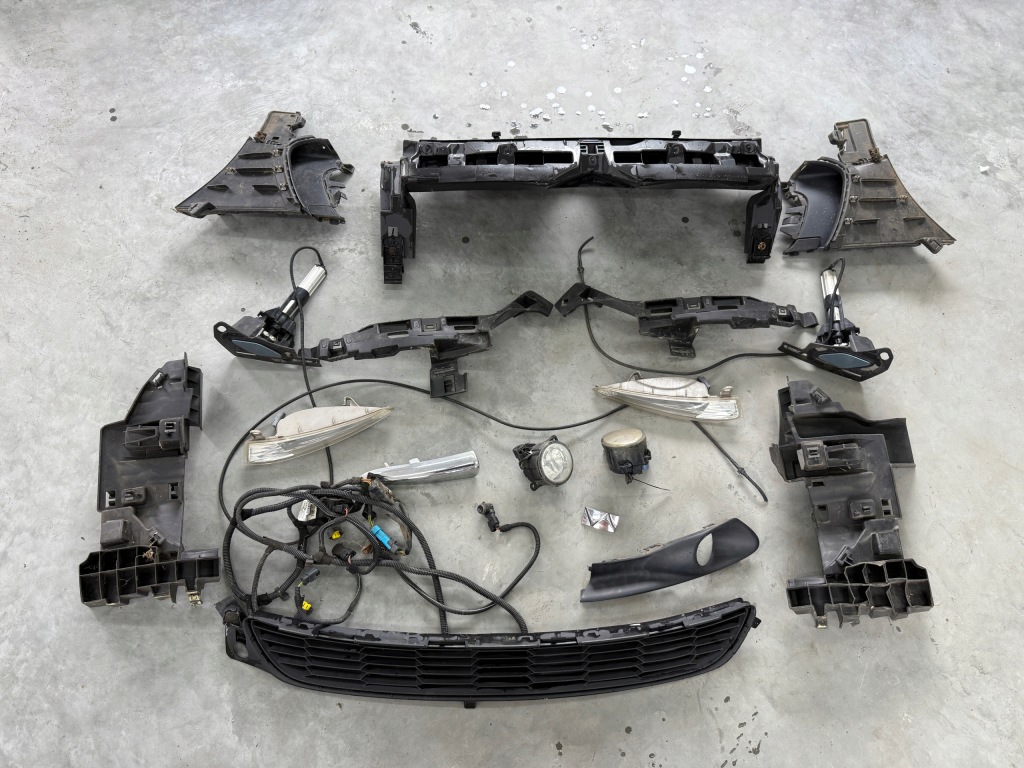 фото №7, Омыватель фара перед передний правый кронштейн заглушка citroen ds5