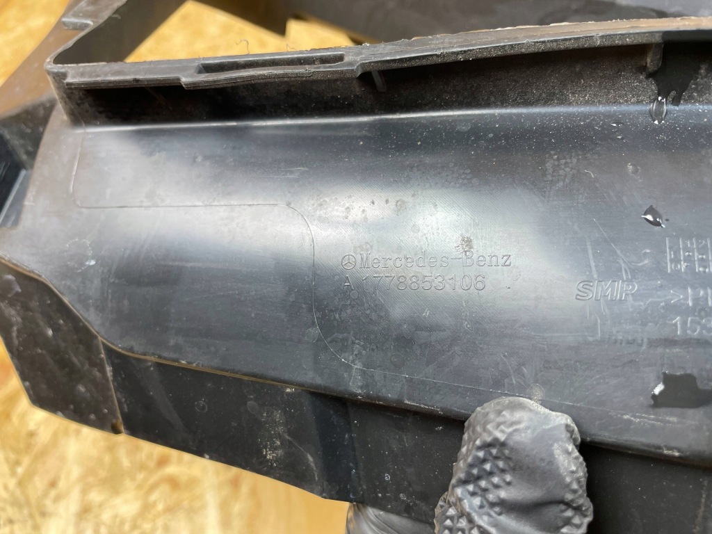Впуск накладка кермо  повітря mercedes a klasa w177 a1778853106 в Україні