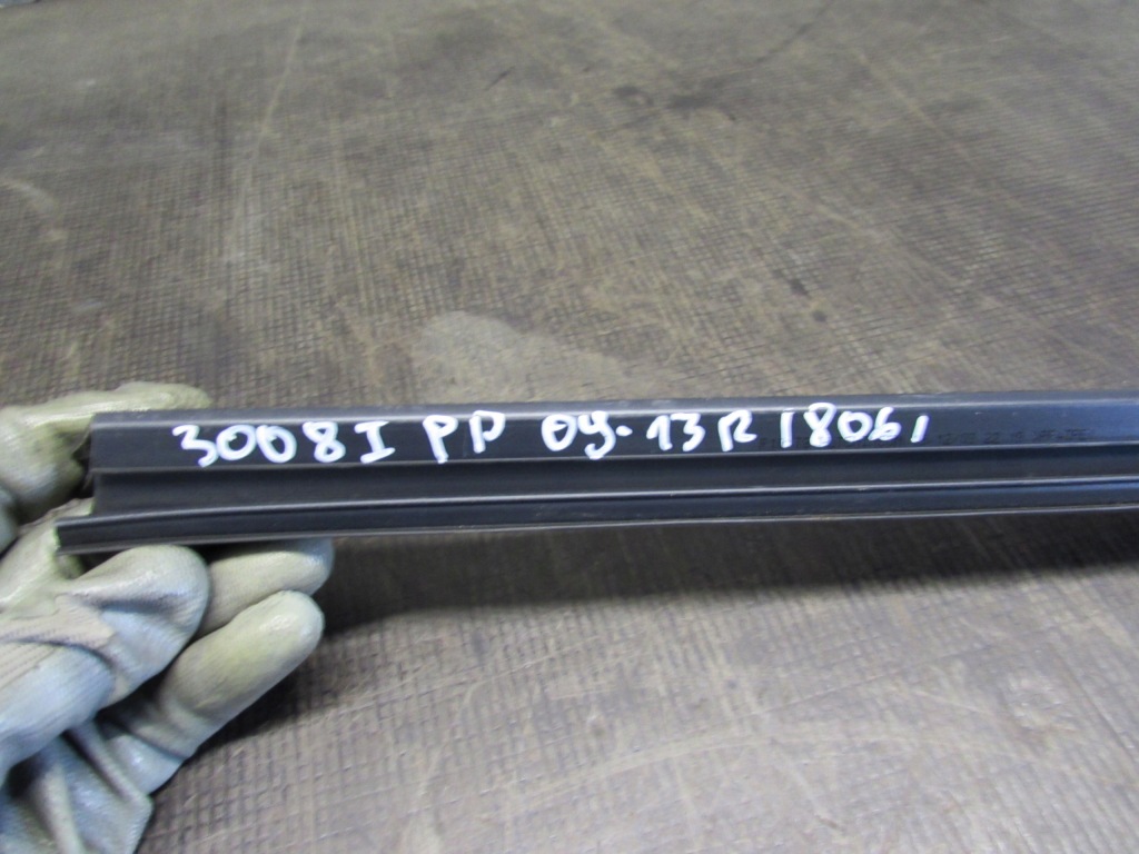 фото №8, Прокладка уплотнитель правый перед внутренняя peugeot 3008 i 09-13r