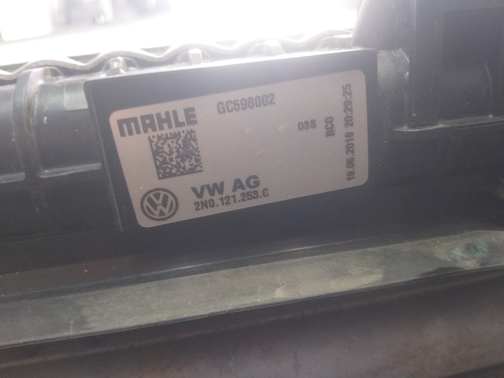 Купить Радиатор воды интеркулер кондиционера vw crafter man tge 2n0820411a