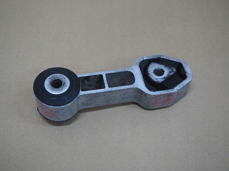 фото №1, Кронштейн подушка двигуна fiat 500 1.3 m-jet