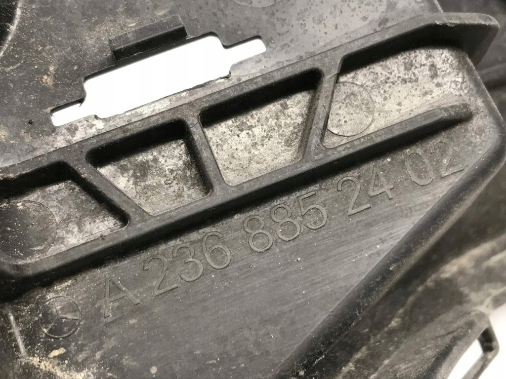 Mercedes-benz cle c236 захист сторона права a2368852402 Недорого