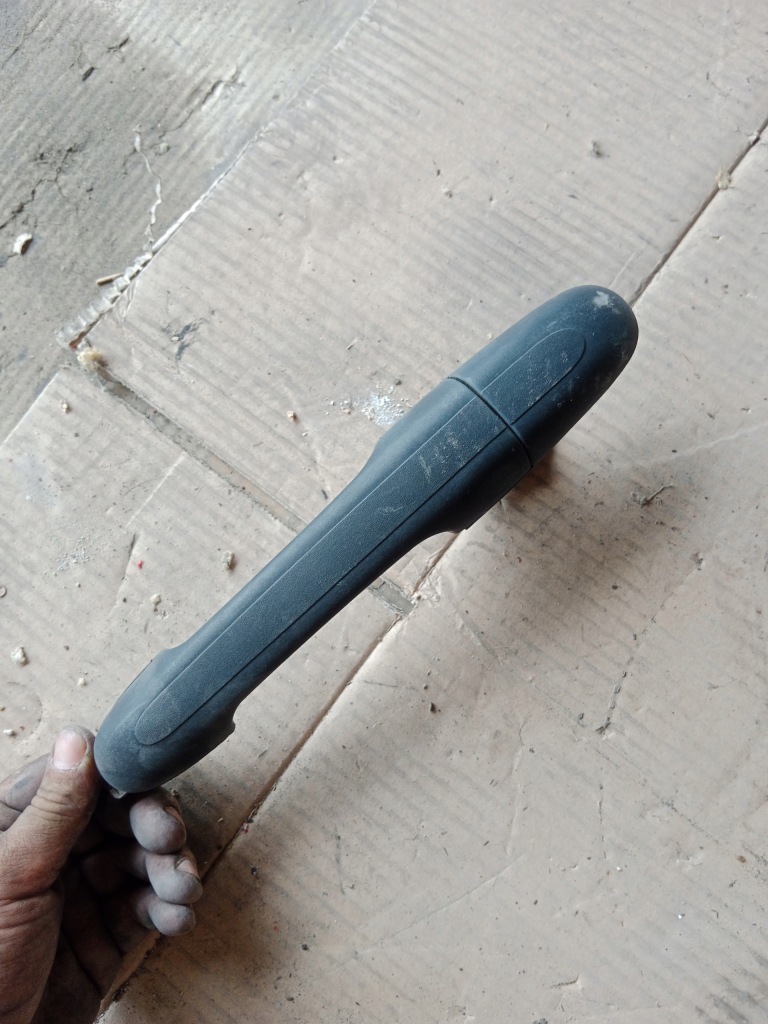 Купити Ручка зовнішня правий перед mercedes vito w639