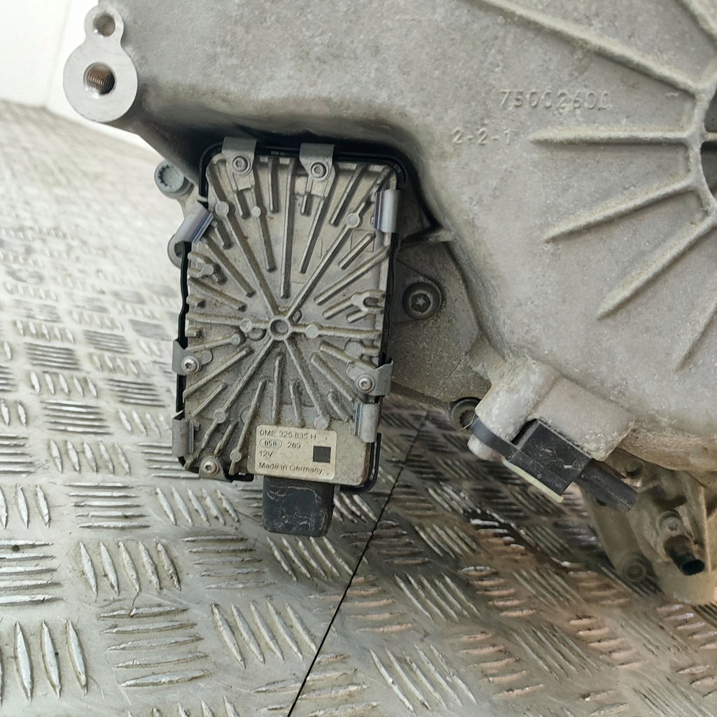 фото №7, Porsche taycan 9j1 2022 двигун