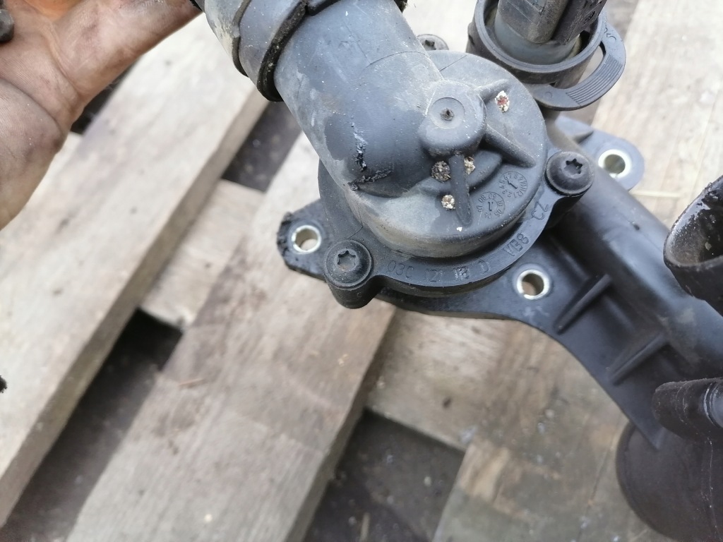 фото №7, Корпус термостата vw touran 1.4 tsi 03c121121d