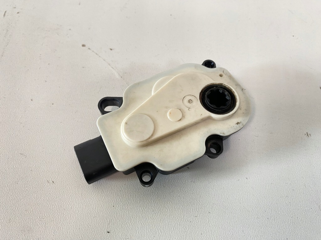 Купити Моторчик привід жалюзі шторка renault twingo iii 2014-