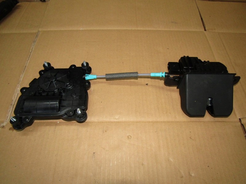 фото №1, Kia stinger замок доводчик кришки багажника задня