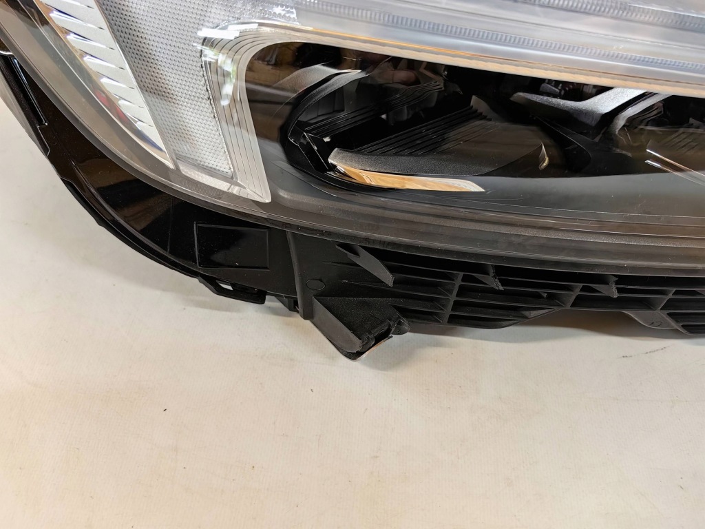 Volvo xc60 2 рестайлинг  - фара full led mid правый  cała хорошее состояние Недорого