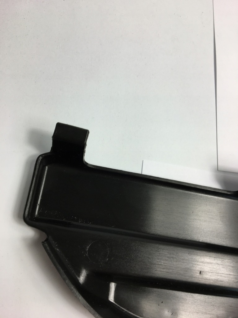 Защита заглушка привода крыша mercedes w124 оригинал 1247820056 Оригинал