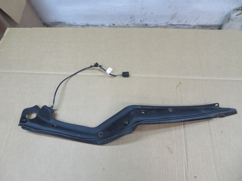 фото №1, Молдинг двері датчик доводчик правий задня tesla x