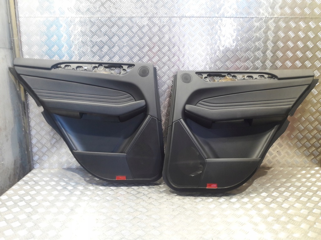 фото №1, Mercedes gle w166 обивка обшивка дверь задняя