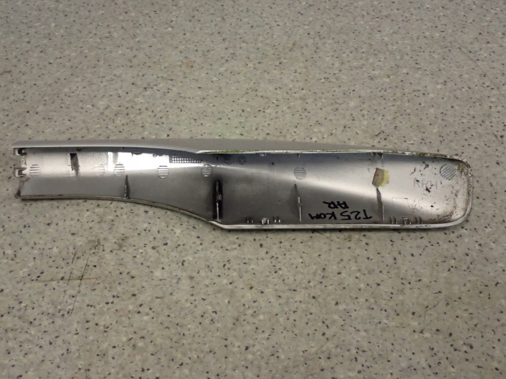 Toyota avensis t25 03- заглушка накладка рейлинг Доставка