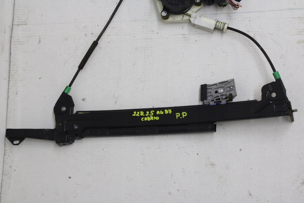 фото №4, Audi a4 b7 cc cabrio 2007r- подъемник стекло правый перед