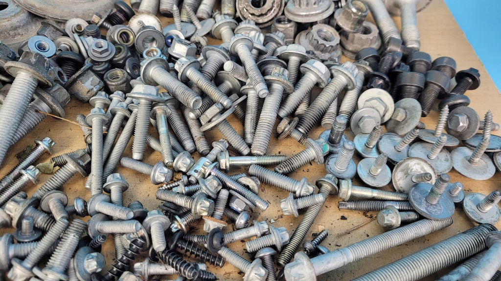 фото №9, Mercedes x247 glb 200 23r болты подвеска кузов салона 9kg