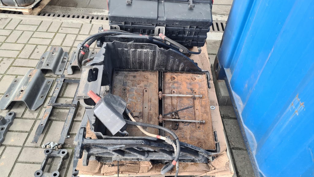 фото №8, Daf 106 euro 6 коробка основание аккумуляторов боковая