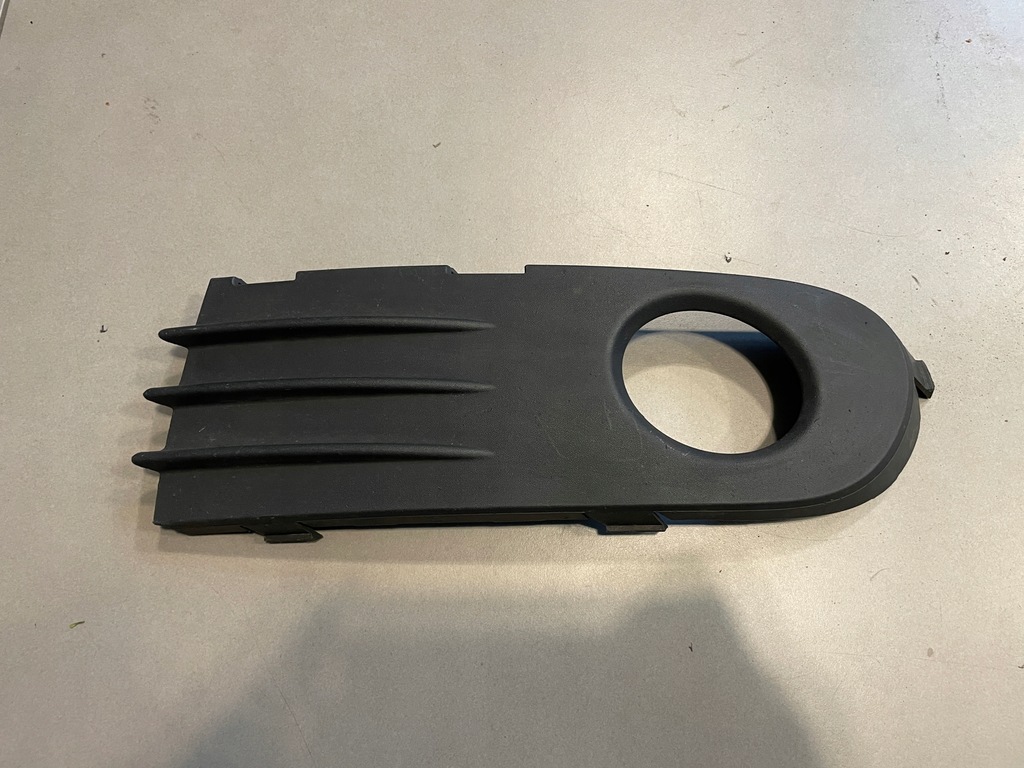 фото №1, Volvo s40 v50 заглушка бампера ліва 30657007