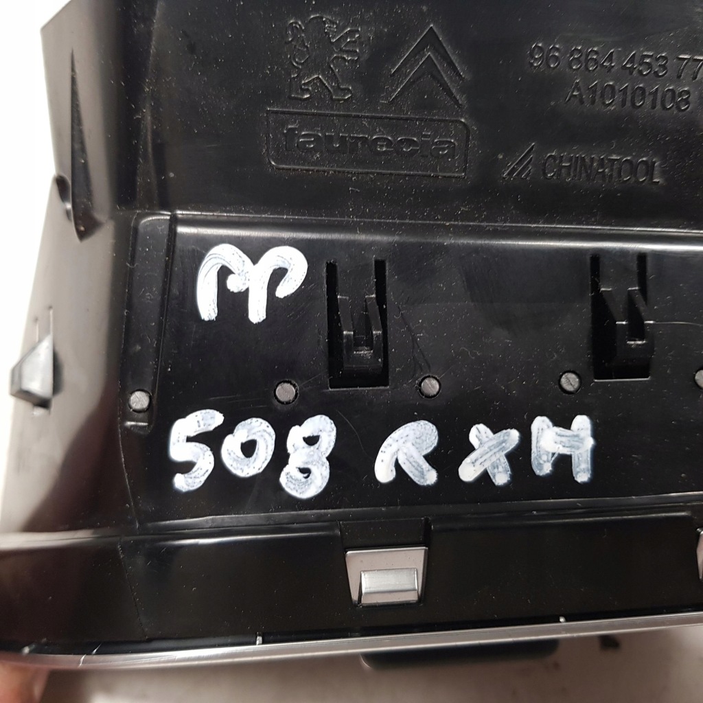 фото №6, Решётка обдув правый перед 508 i 9686445377