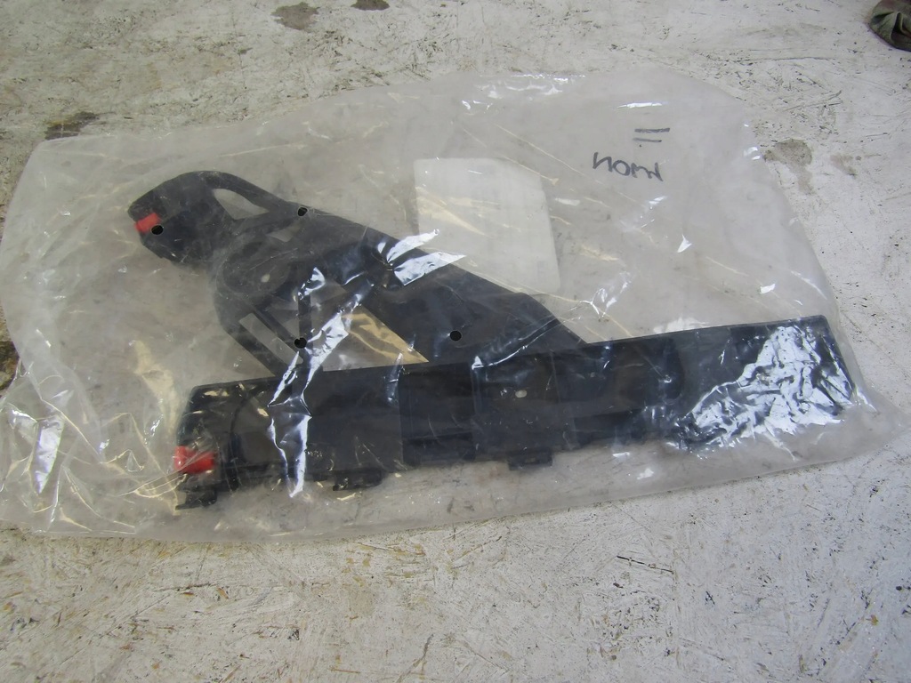 фото №8, Opel zafira c направляющая бампера правый задняя 13300739